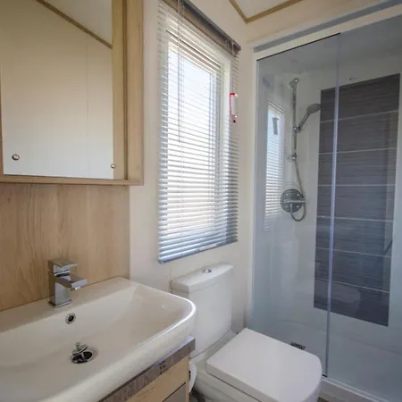 Pentire Coastal פארק נופש 4*